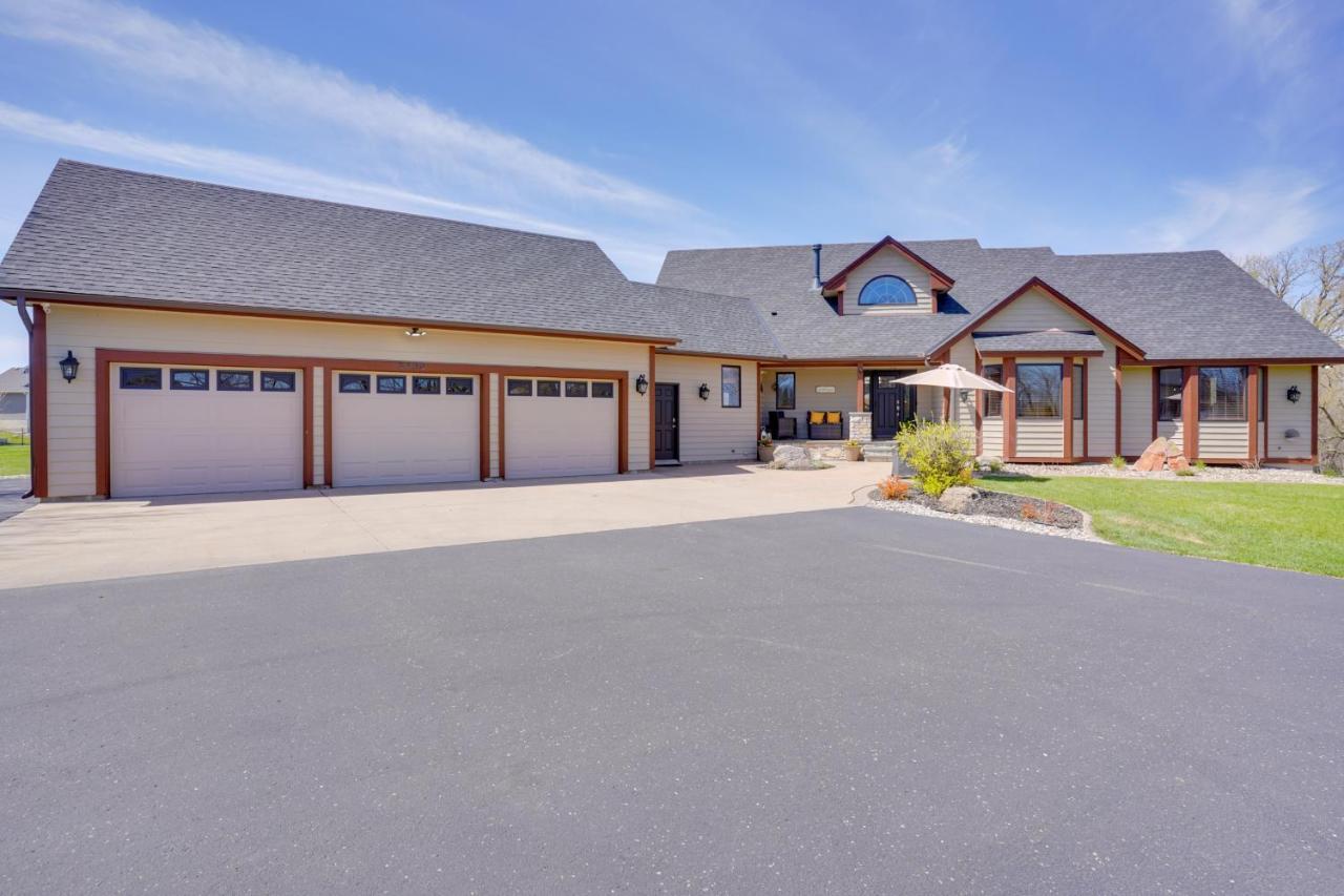 Expansive Shakopee Vacation Rental On 5 Acres! 외부 사진